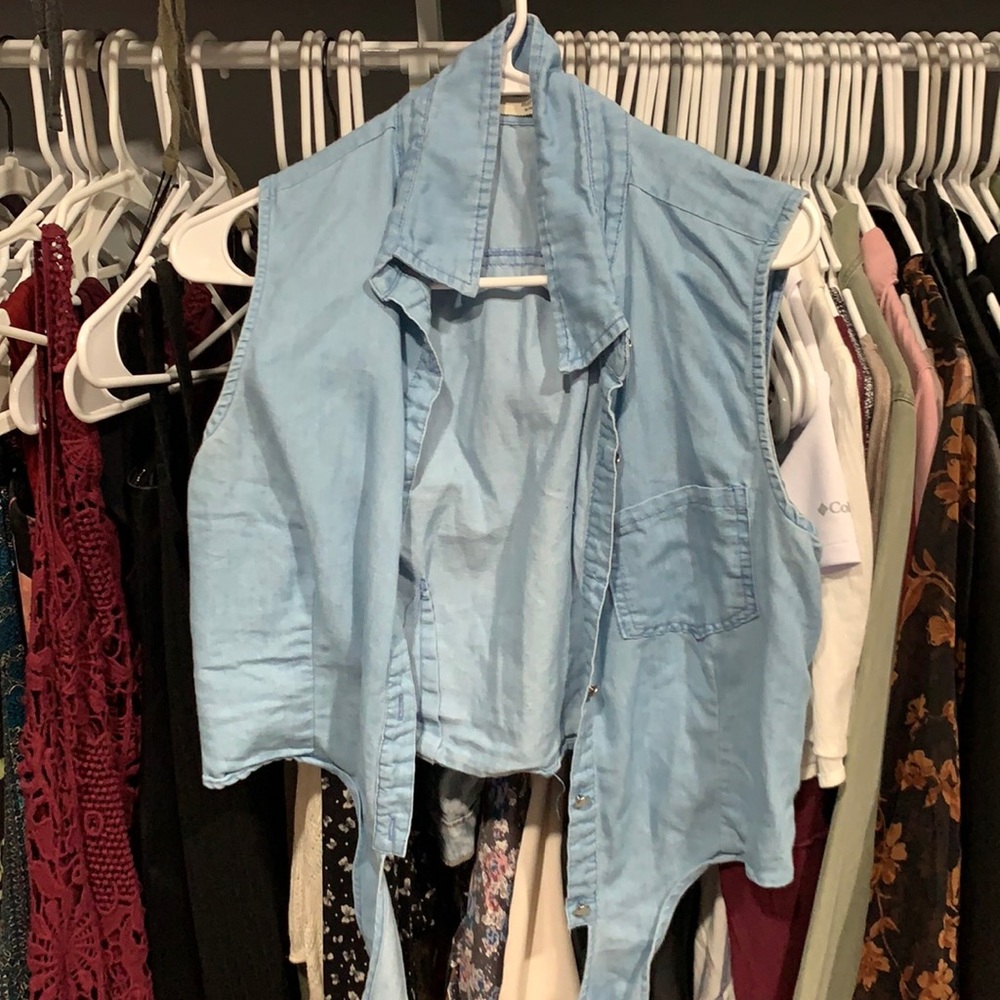 Size large blue Jean cropped shirt
